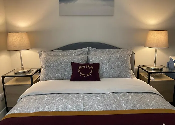 Luxury One Bedroom With Garden
